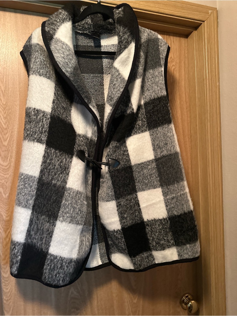Black & White Checked Sleeveless/Vest